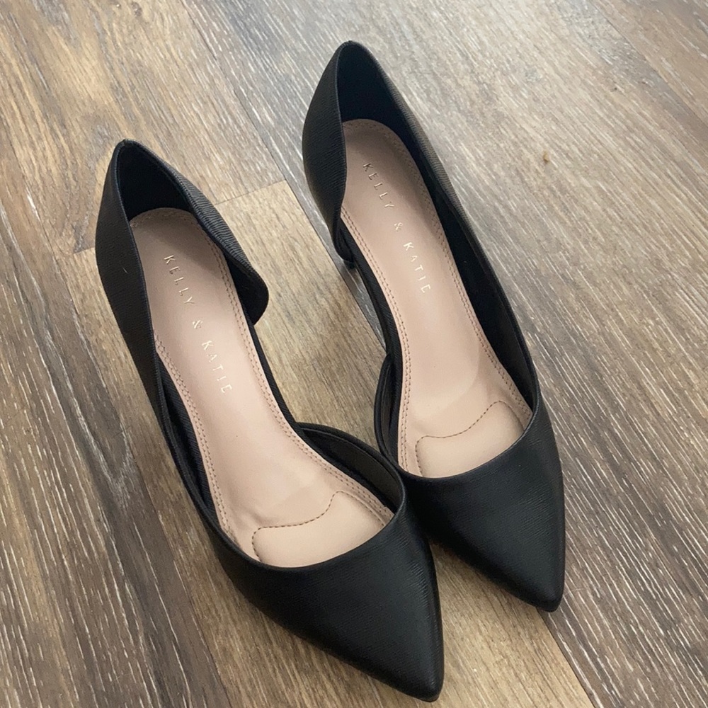 NWOT Kelly & Katie black pump heels